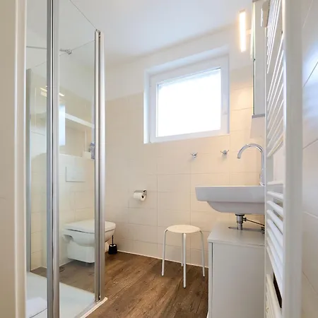 Pier 12, 6 Apartman *