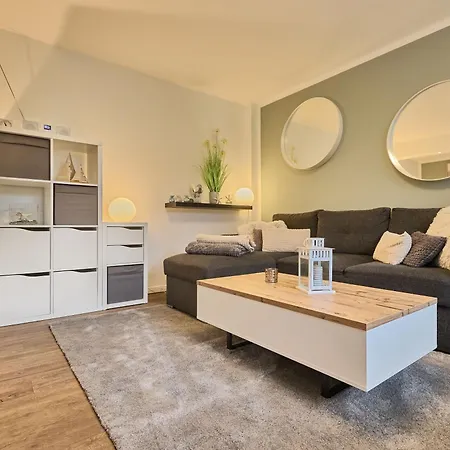 Pier 12, 6 Apartman *